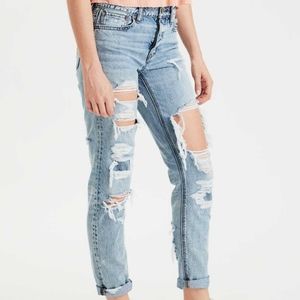 American Eagle ripped Tomgirl jeans size 6